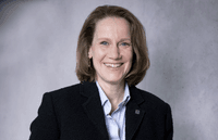 Lächelnder VdS-Kundenservice im Bildungszentrum – persönliche Ansprechpartnerin bzw. Ansprechpartner für Fortbildungsanfragen und Buchungen.