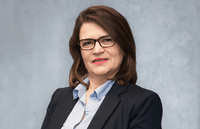 Lächelnder VdS-Kundenservice im Bildungszentrum – persönliche Ansprechpartnerin bzw. Ansprechpartner für Fortbildungsanfragen und Buchungen.