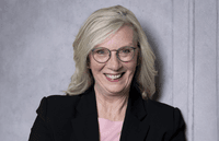 Lächelnder VdS-Kundenservice im Bildungszentrum – persönliche Ansprechpartnerin bzw. Ansprechpartner für Fortbildungsanfragen und Buchungen.